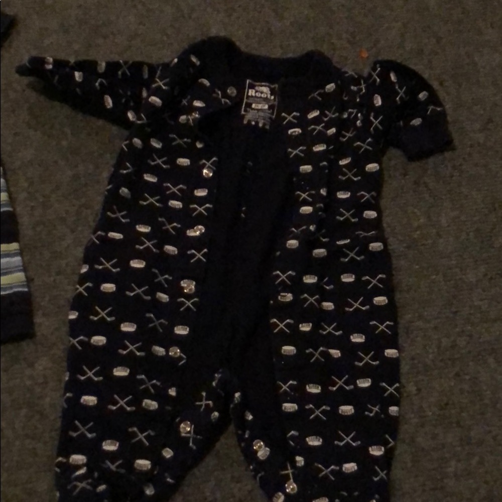 Roots onesie pajamas hockey print